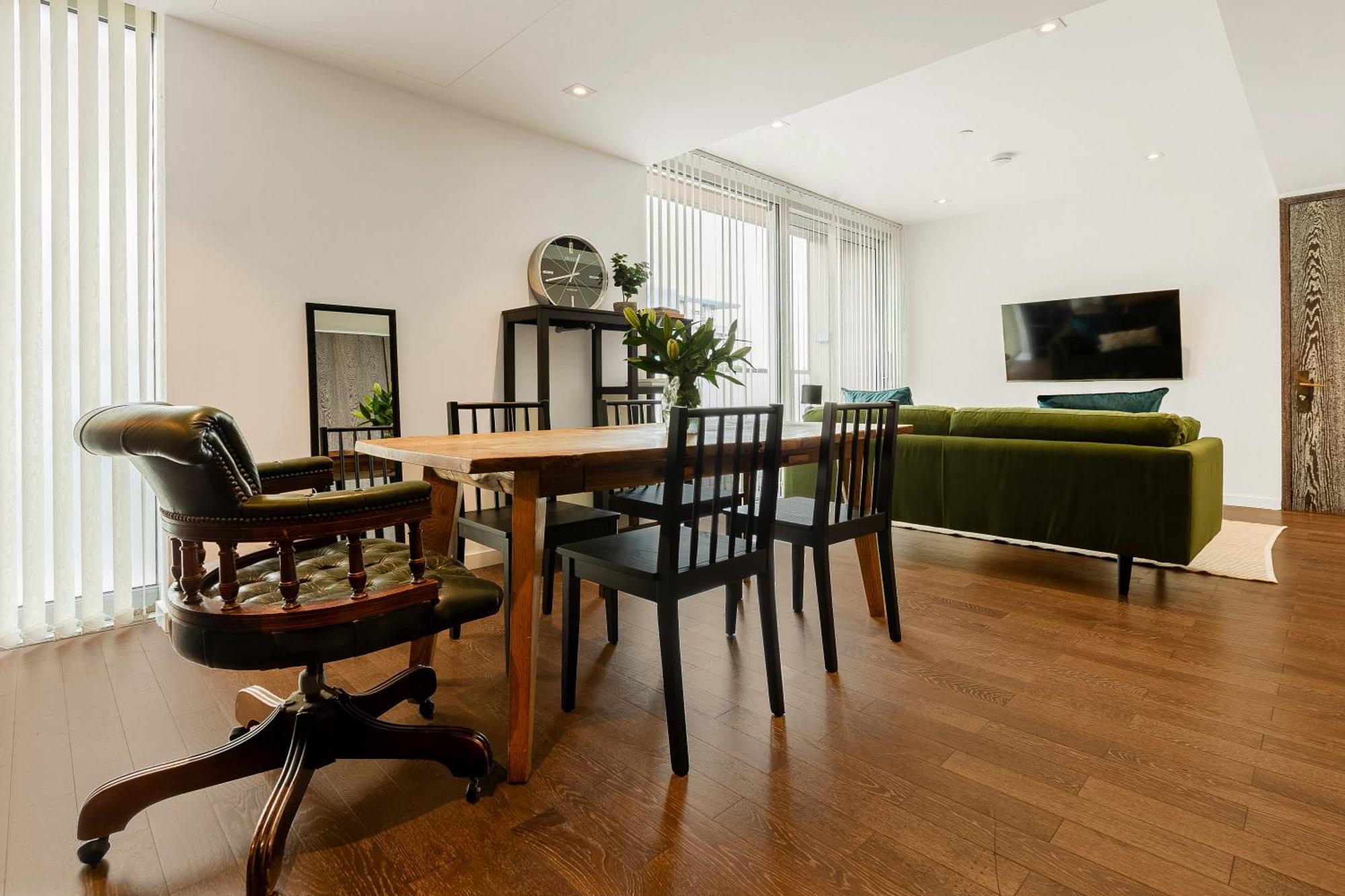 Radiant 2 Bdr With Balcony In Luxury Building Appartamento Londra