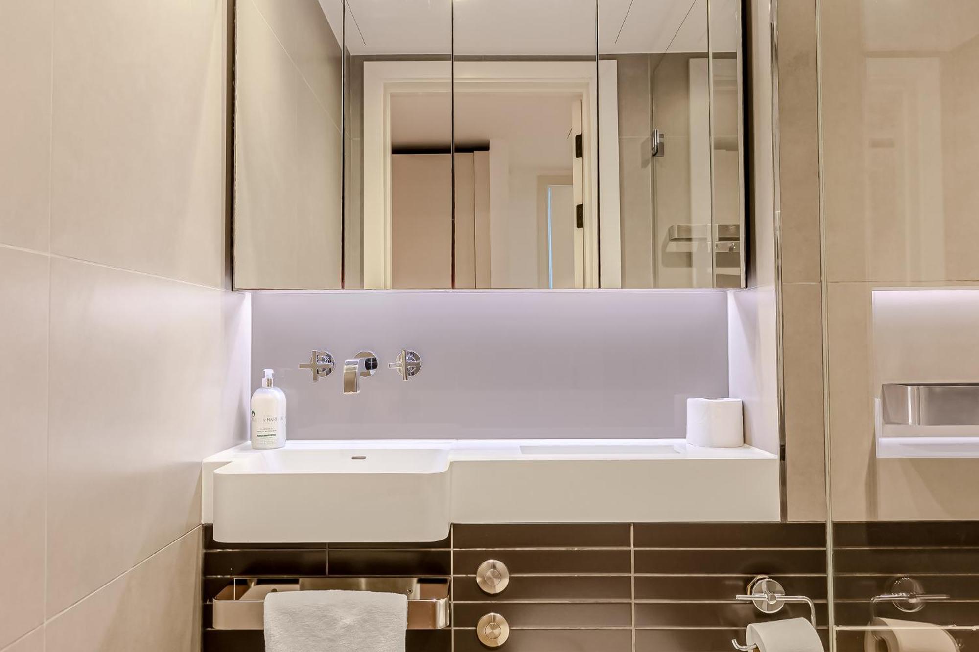 Radiant 2 Bdr With Balcony In Luxury Building Appartamento *