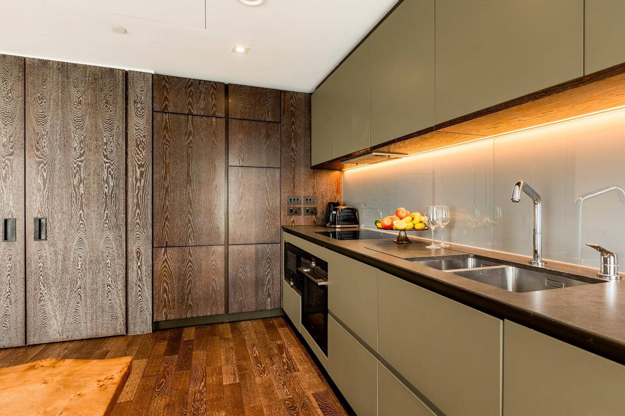 Radiant 2 Bdr With Balcony In Luxury Building *