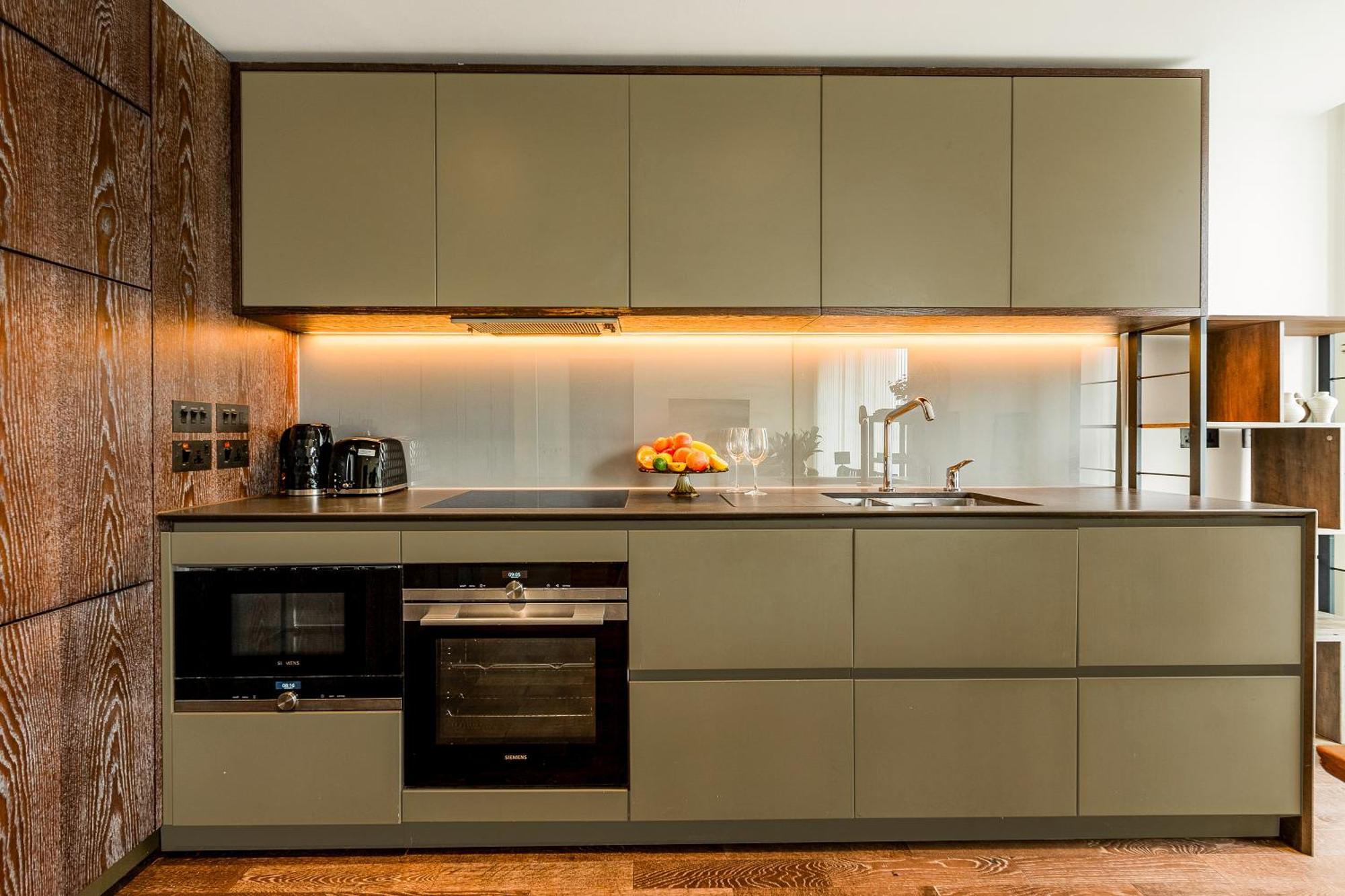 Radiant 2 Bdr With Balcony In Luxury Building Londra